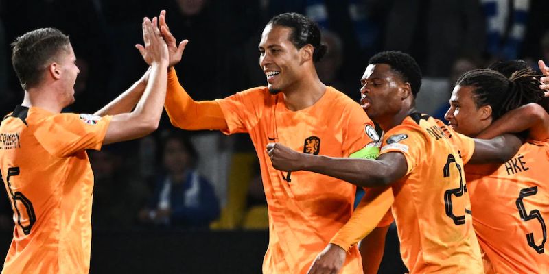 Oranje nhiều khả năng sẽ thi đấu với sơ đồ 4-3-3